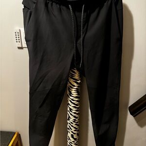 Lululemon Lunar New Year License to Train Pant. Size L